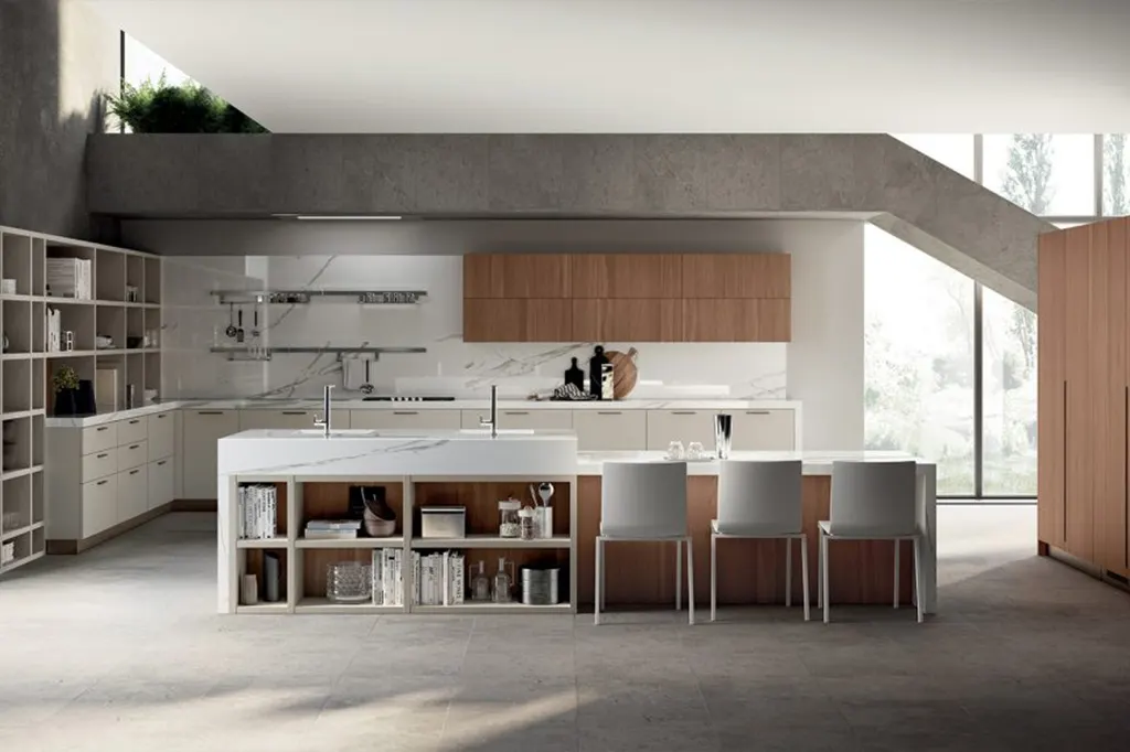Cucina con isola e libreria a giorno